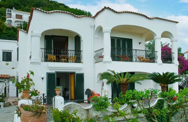 Cosy apartment in villa for 2 guests with WIFI, TV, patio and parking