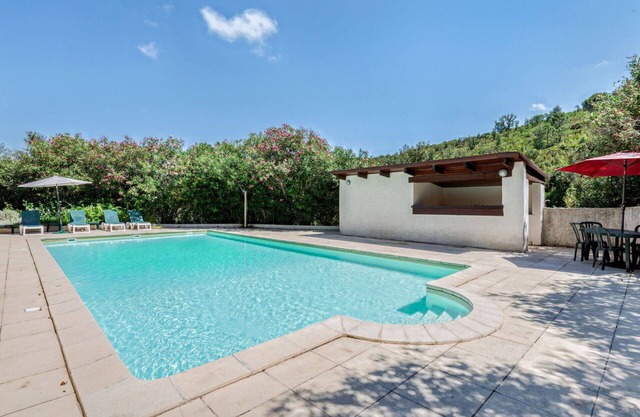 Cosy apartment with pool, A/C, WIFI, TV, patio, pets allowed, panoramic view and parking