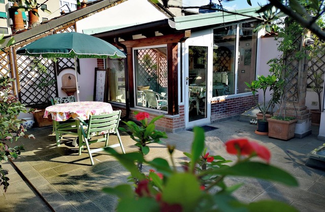 Cosy apartment with garden terrace, close to the central station and city center