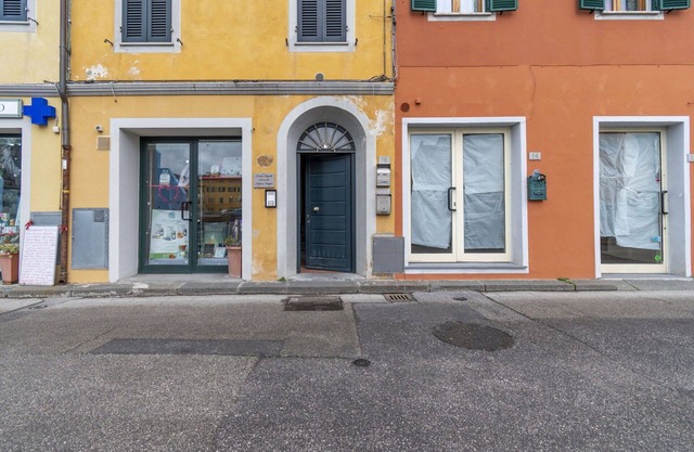 Cosy apartment with WIFI, A/C, TV, balcony, pets allowed and panoramic view, close to Pisa