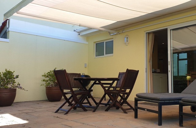 Cosy Chalet with private patio in Constantia, the leafy suburb of Cape Town