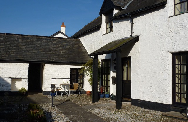 Cosy Courtyard Cottage ideal location for exploring North Devon area