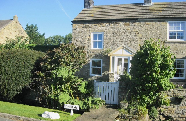 Cosy Dales cottage with woodburning stove.