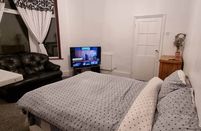 Cosy Double Bedroom in a Vibrant Neighbourhood
