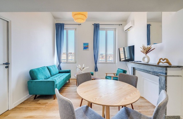 "cosy"' Elegant, Calm, Central, Bright