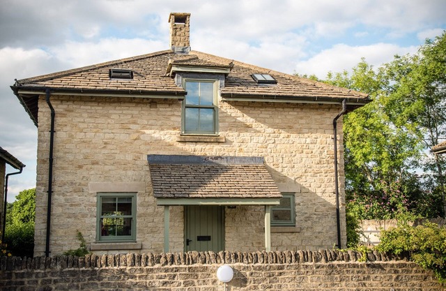Cosy family cottage on Cotswold nature reserve