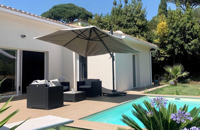 Cosy family villa, quiet location with private heated pool, near Cannes.