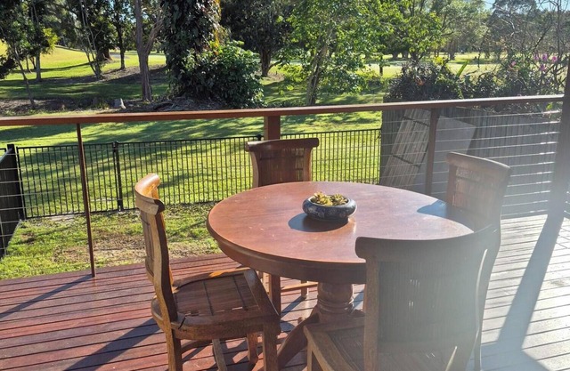 Cosy Guesthouse "Seventh Heaven" on the 7th fairway of Ocean Shores Golf Club