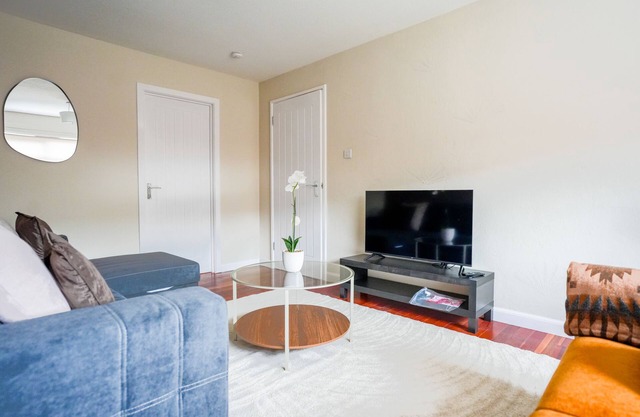 Cosy Modern House in Livingston
