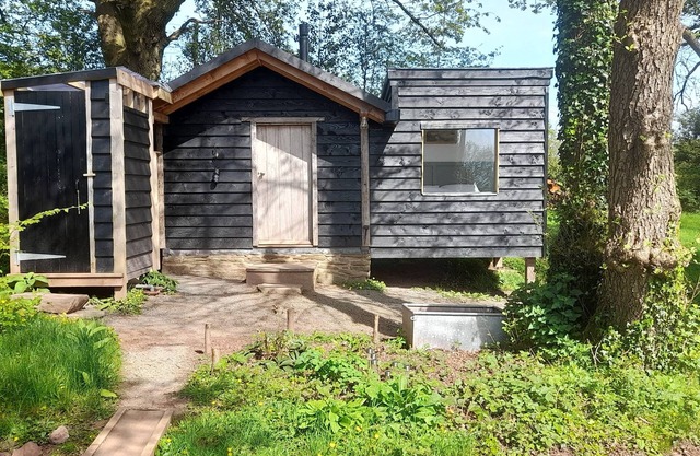 Cosy Mountain Hut, In the Black Mountains near Hay on Wye.Sleeps 2
