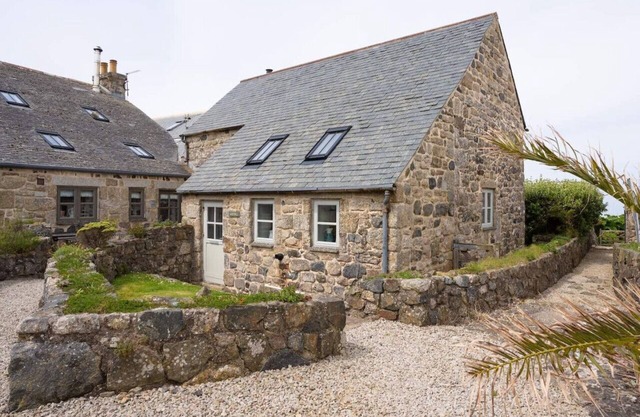 Cosy Rural Garden Cottage Sea Views Near St Ives