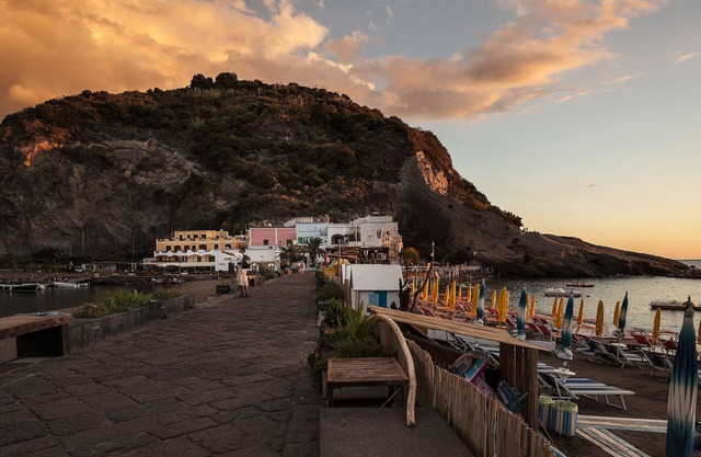 Cosy studio with sea view.