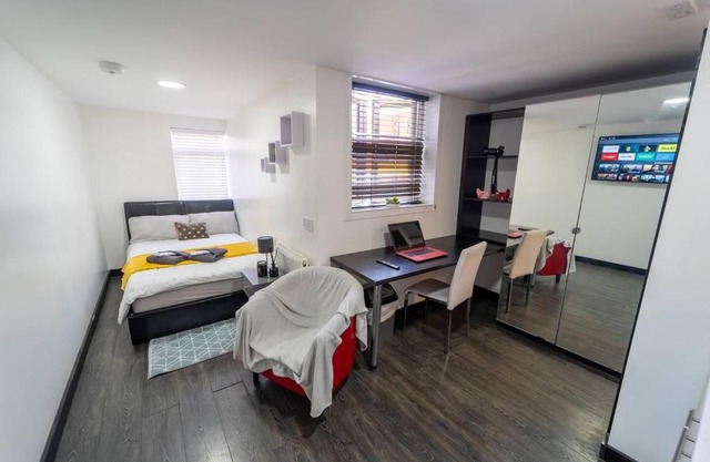 Cosy top floor studio available near the city!