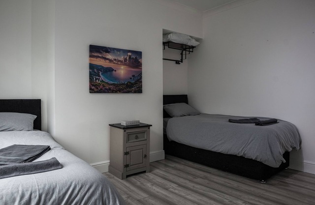 Cosy Twin Bedroom in East London