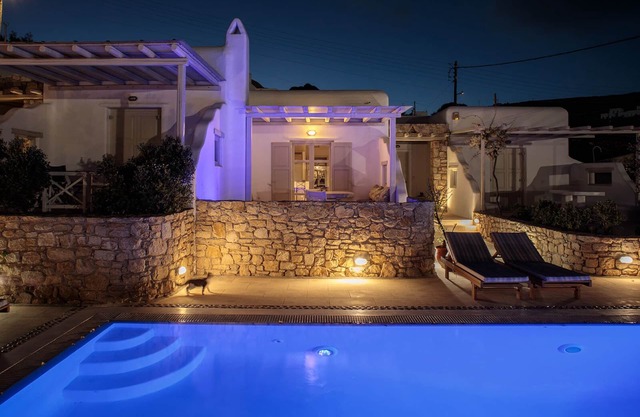 Cosy Villa close to the beach with a small private pool.