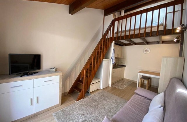 Cosy Villa Near Beach with Shared Pool