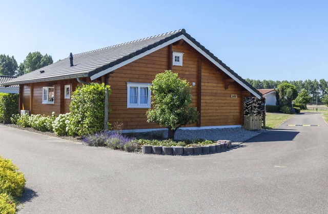 Cosy wooden chalet with private garden