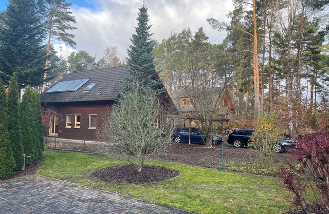 Cosy wooden house near 7 lakes - only 38 km to Berlin, up to 10 guests.