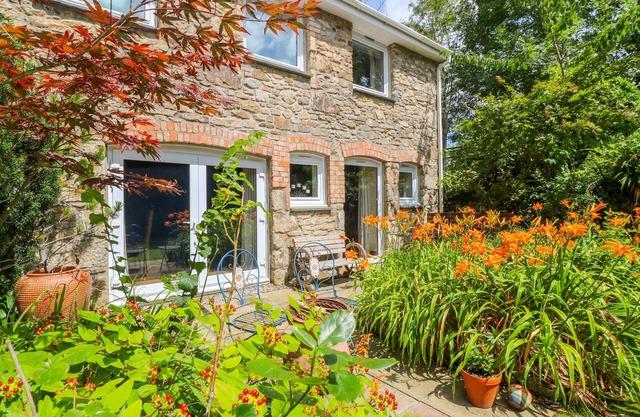 COTH SKYBER, pet friendly, character holiday cottage in Hayle