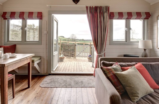 Cotswold Chalet with stunning views