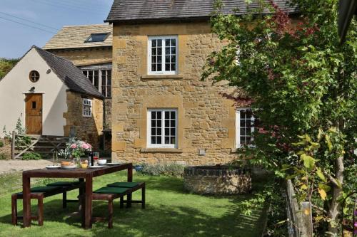 Cotswold Stone Cottage - Garden Woodburner & Pub 5-Min Walk
