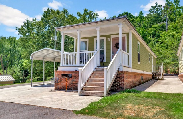 Cottage #3 Fisherman's Landing/2-Bed Fishing Cottage w/Covered Boat Shelter"