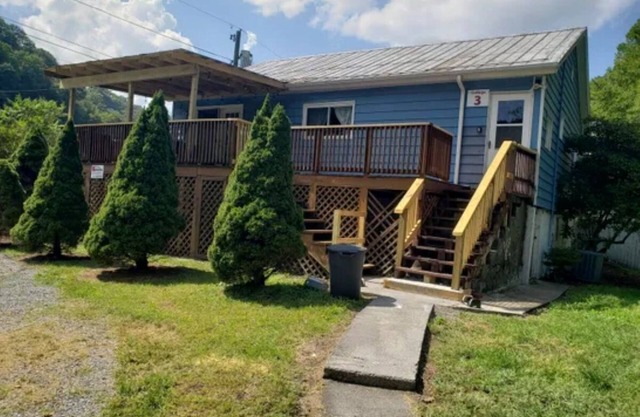 Cottage 3 In Kimball next to HMT has HOT TUB/NO BUNKS. We offer ATV Rentals!