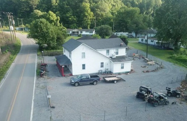 Cottage 4 In Eckman Central to Hatfield McCoy trails. ATV Rental Offered!n