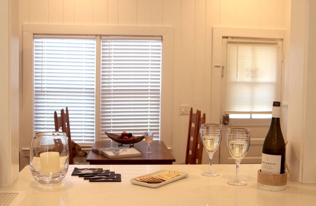 cottage close to long beach and good harbor
