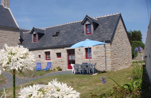 Cottage in a real Breton farmhouse, 500m from the sea.