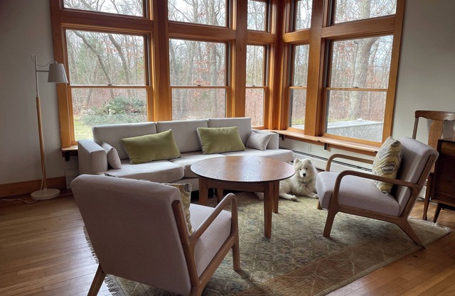 Cottage in South Dartmouth. Peaceful location near beaches and walking trails.