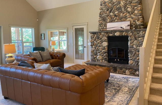 Cottage on Beautiful Tie Lake with A/C and Hot Tub