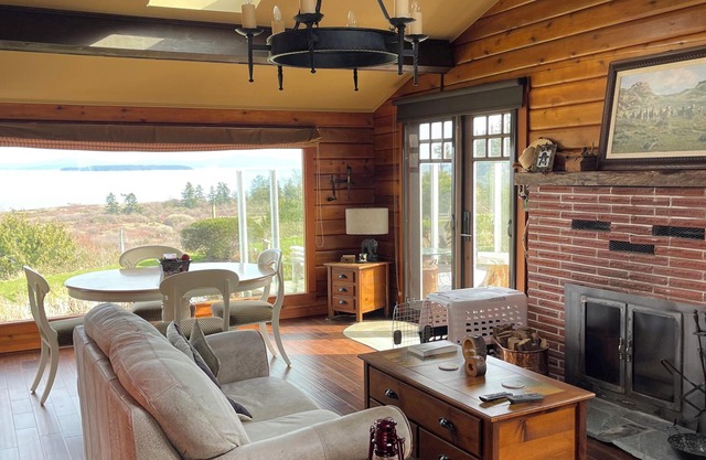 Cottage rural Saanichton.stunning views