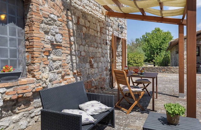 Cottage 'Rustico Toscano' with Shared Pool, Shared Garden and Wi-Fi