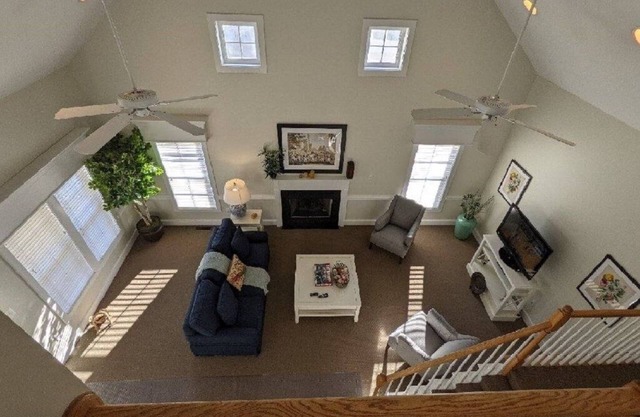 cottage sleeps 6-10 - incluudes both 2 bedroom and 1 bedroom in unuit