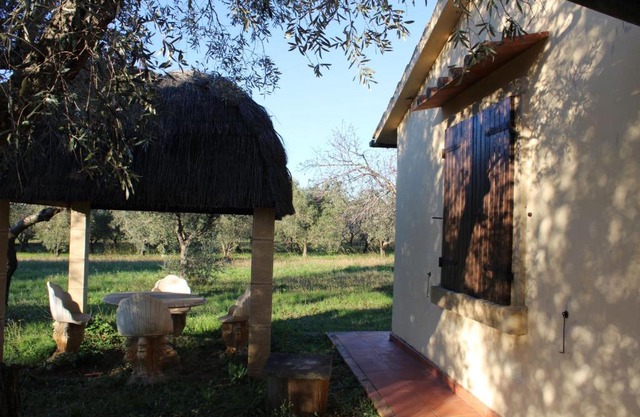 Cottage with a great fenced garden in the Tuscan countryside