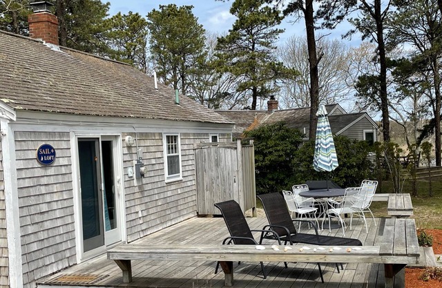 Cottage with private beach in Hyannis Port
