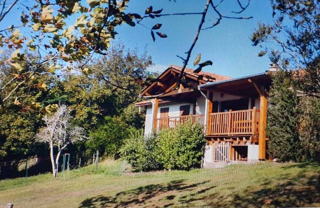 Cottage with superb view of the Basque mountains