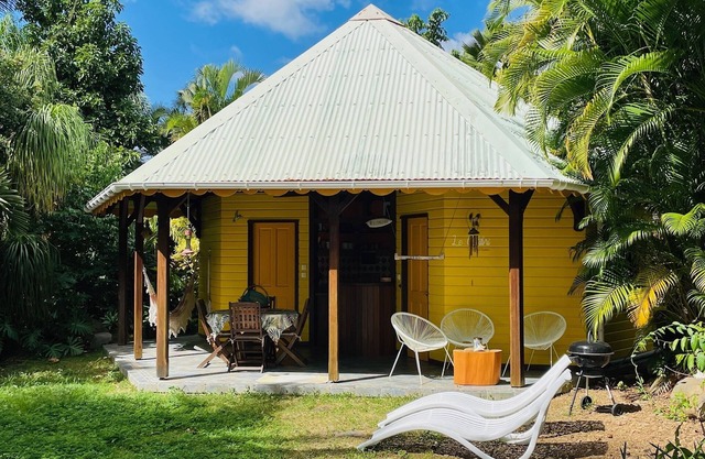Couleur Soleil Bouillante Original bungalows in tropical garden QUIET