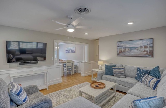 Country Clubhouse Jr - 3BR, dog friendly, fenced yard in Rehoboth Beach