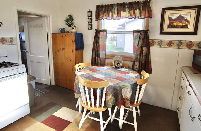 Country Cottage Great Location