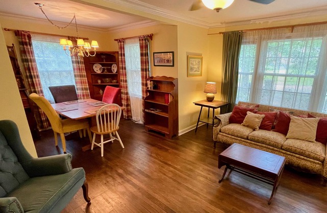 Country Cottage near University of Memphis