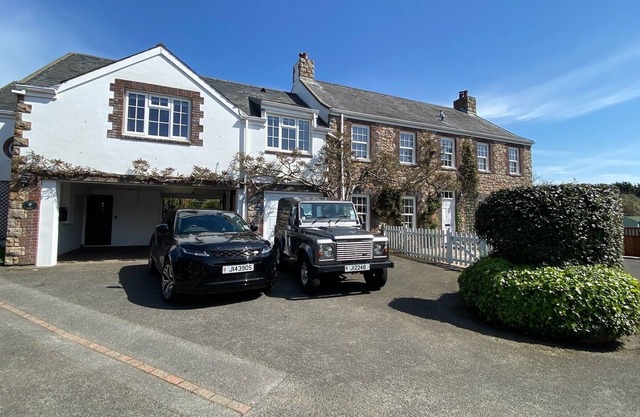 Country cottage with private garden close to beach