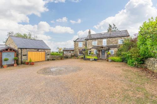 Country Farmhouse Sleeps 13 & New 8Seater Hot Tub