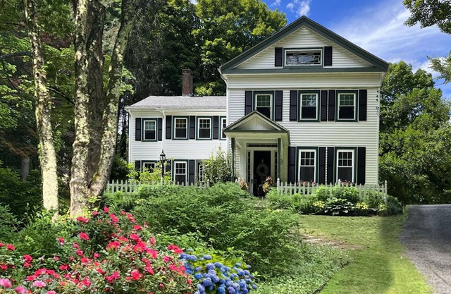 Country getaway in 2 family home, huge yard & grounds, minutes from lakes & more