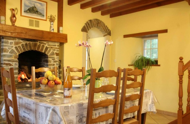 Country house with fireplace and private garden