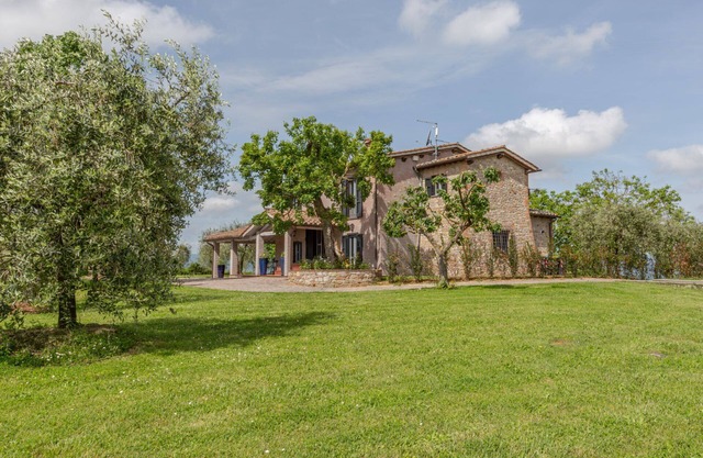 Country House/Farm House in Monteleone D'orvieto with 4 bedrooms sleeps 8