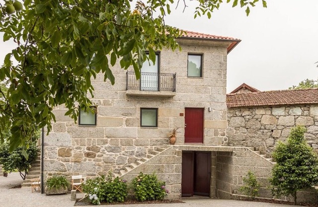 Country house. 3 bedrooms. Inserted in "organic farm" 7 ha. Casas do Ermo