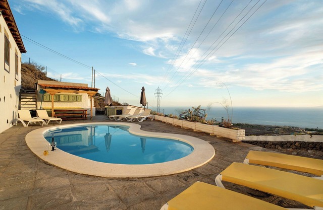 Country House "Biofinca Las Dulces Casa La Cuadra" with Sea View, Shared Heated Pool & Wi-Fi