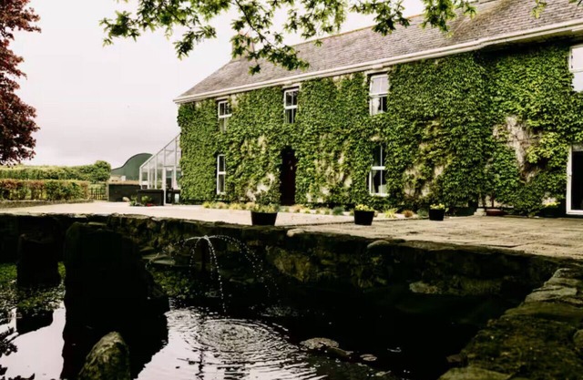 Country House, Cottage and Event Barns